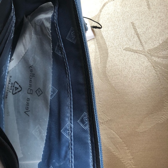 NWT Vera Bradley RFID Wristlet front zip Wallet - Picture 6 of 8